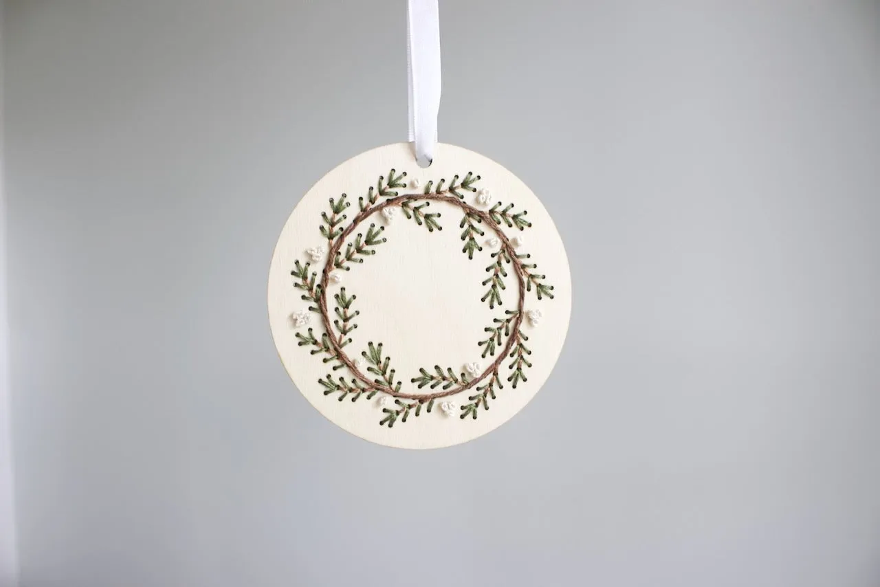 4" WOOD EMBROIDERY HOLIDAY WREATH ORNAMENTS